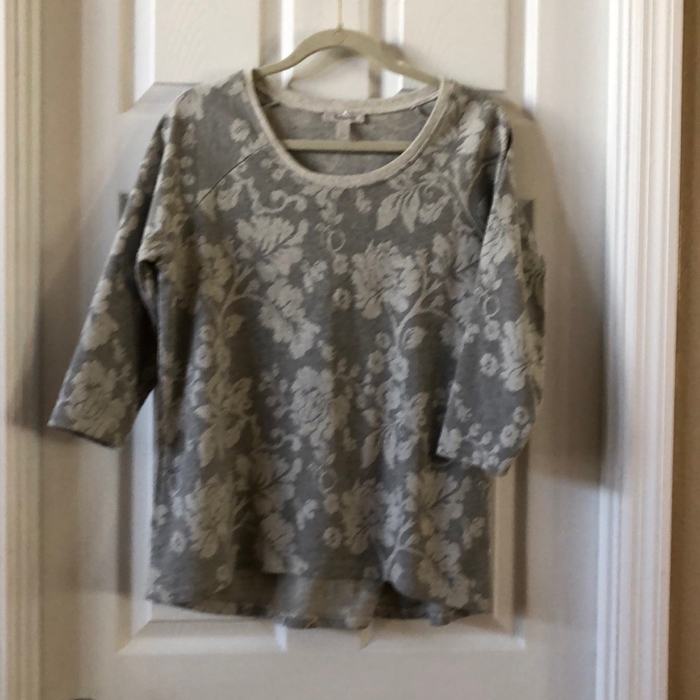 DRESS BARN SWEAT SHIRT